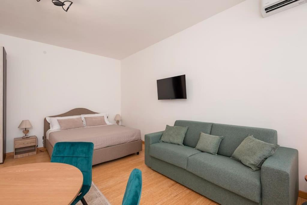 Studio Suite 16 Bergamo Bagian luar foto